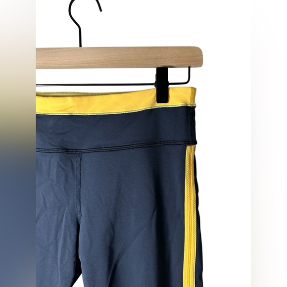 Lululemon Run: Pace Tight Leggings Size 4 Navy Inkwell Yellow Stripe Reflective - Picture 3 of 9
